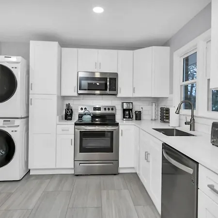Pristine 3Br-Centrally Located